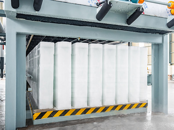 เครื่องทำน้ำแข็งบล็อกระบบทำความเย็นตรง ขนาด 15 ตัน จำนวน 2 เครื่อง สำหรับลูกค้าในประเทศอินโดนีเซีย