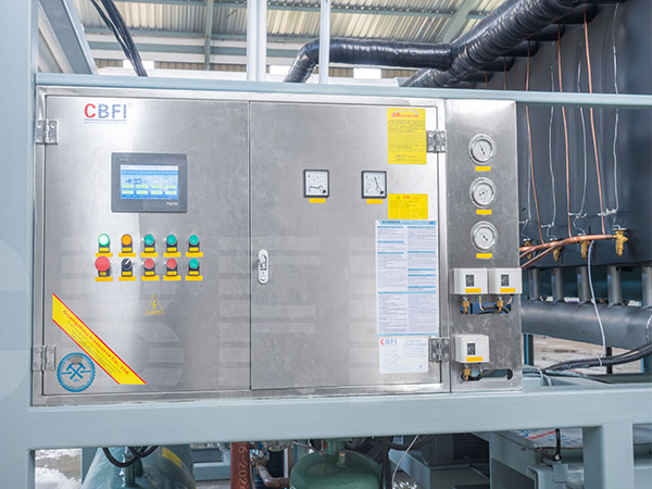 เครื่องทำน้ำแข็งบล็อกระบบทำความเย็นตรง ขนาด 15 ตัน จำนวน 2 เครื่อง สำหรับลูกค้าในประเทศอินโดนีเซีย